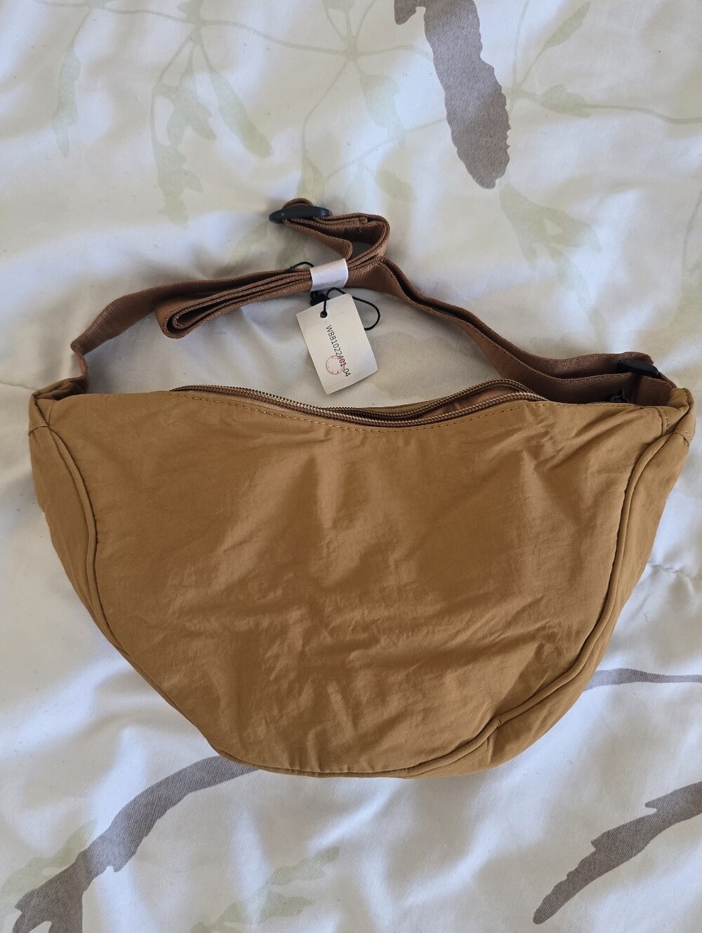 Brand New With Tags Casual Women's Crossbody Bag in Camel